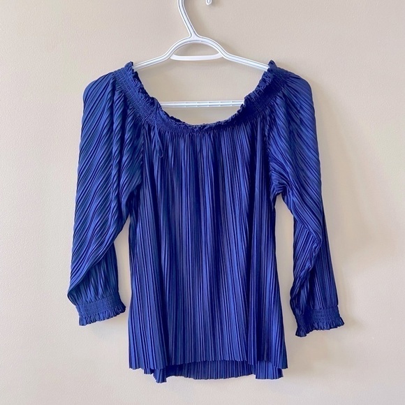 𝅺banana REPUBLIC Pleated Off Shoulder Blouse | Blue | Small NWT - Picture 4 of 9